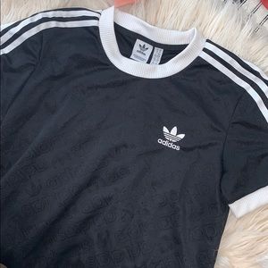 ADIDAS NWOT SIZE MEDIUM